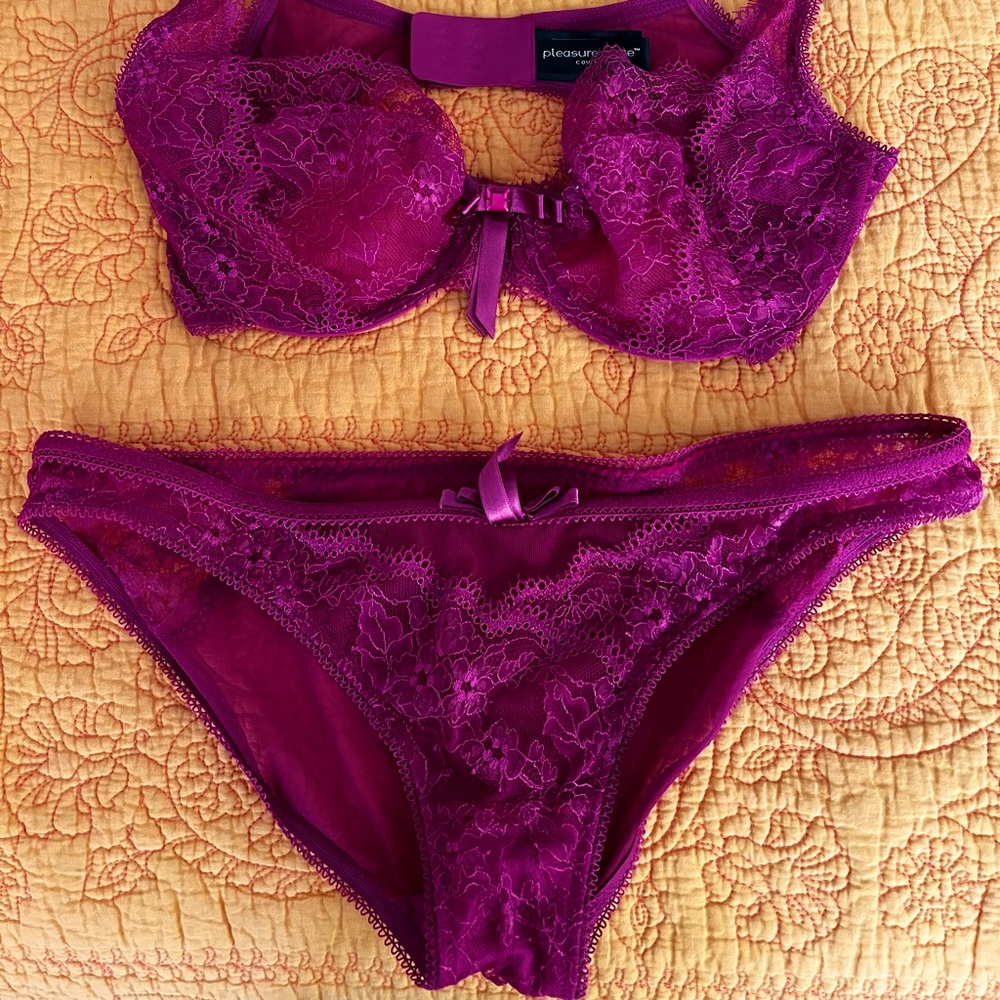 Pleasure State Couture Purple Lace 2 Piece (Bra & Bottom) Set - Size 34D - NWOT